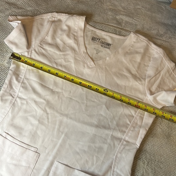 Greys Anatomy by Barco Women’s White V-Neck Scrub Top Size X Small - Picture 13 of 14